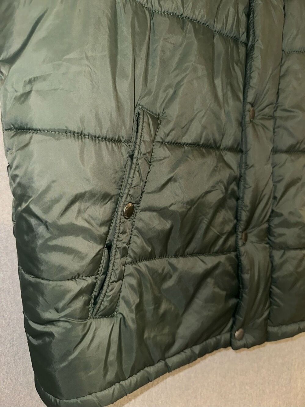 American Eagle Outfitters Men's Green & Navy Blue Colorblock Puffer Vest Size Me - Picture 2 of 6